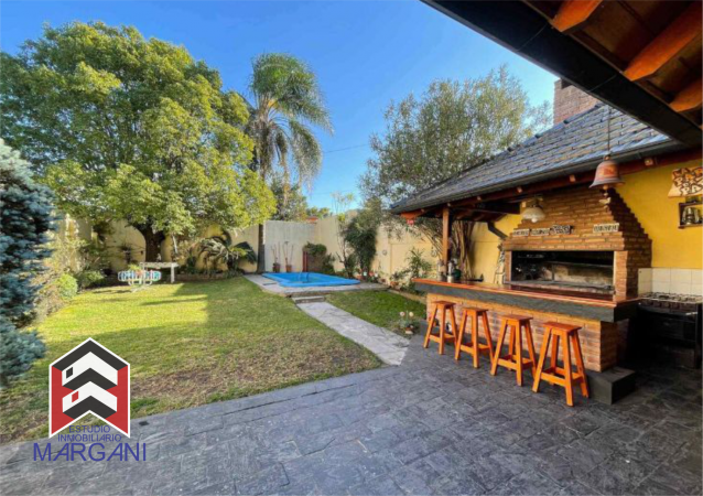 Excelente casa 5 AMB c/ Cochera + Jardin + Pileta