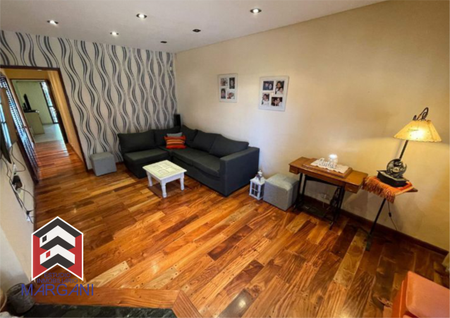 Excelente casa 5 AMB c/ Cochera + Jardin + Pileta