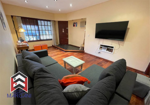 Excelente casa 5 AMB c/ Cochera + Jardin + Pileta