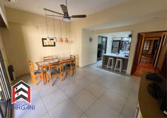 Excelente casa 5 AMB c/ Cochera + Jardin + Pileta
