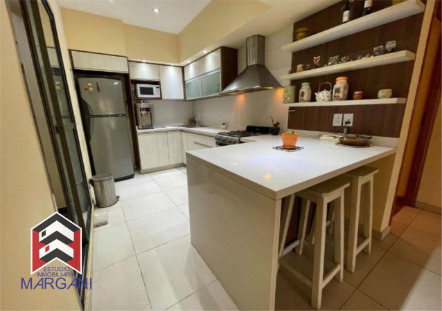 Excelente casa 5 AMB c/ Cochera + Jardin + Pileta