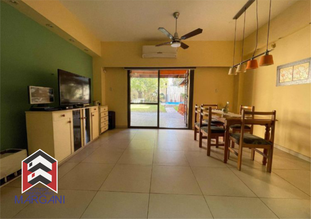Excelente casa 5 AMB c/ Cochera + Jardin + Pileta