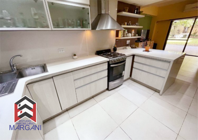 Excelente casa 5 AMB c/ Cochera + Jardin + Pileta