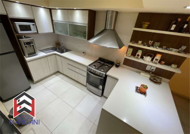 Excelente casa 5 AMB c/ Cochera + Jardin + Pileta