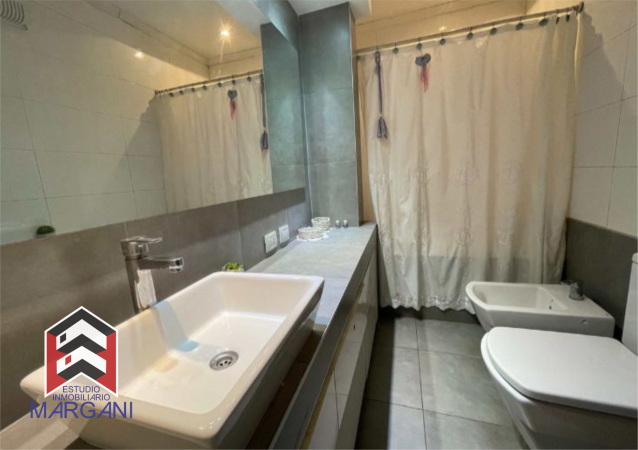 Excelente casa 5 AMB c/ Cochera + Jardin + Pileta