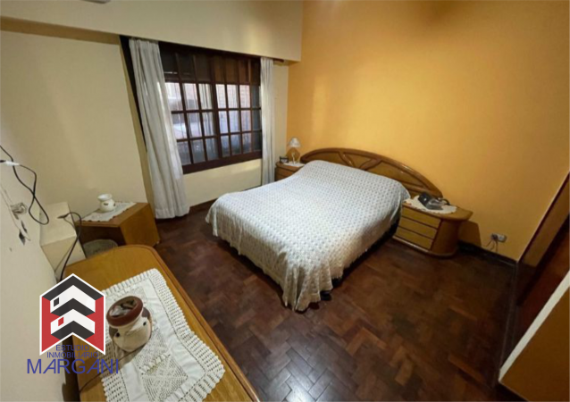 Excelente casa 5 AMB c/ Cochera + Jardin + Pileta