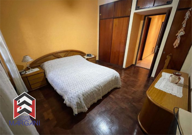 Excelente casa 5 AMB c/ Cochera + Jardin + Pileta
