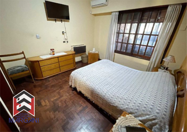 Excelente casa 5 AMB c/ Cochera + Jardin + Pileta