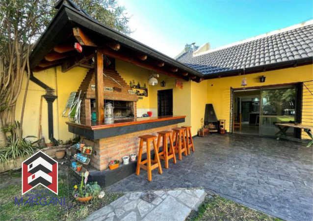 Excelente casa 5 AMB c/ Cochera + Jardin + Pileta