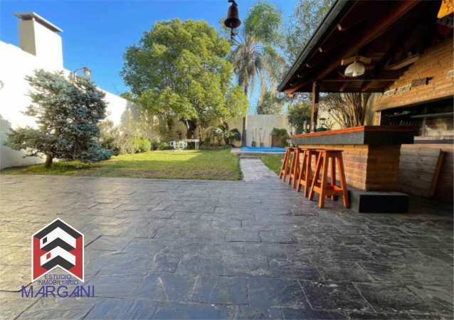 Excelente casa 5 AMB c/ Cochera + Jardin + Pileta
