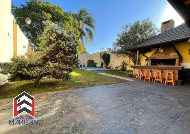 Excelente casa 5 AMB c/ Cochera + Jardin + Pileta