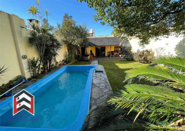 Excelente casa 5 AMB c/ Cochera + Jardin + Pileta