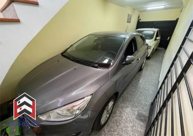 Excelente casa 5 AMB c/ Cochera + Jardin + Pileta