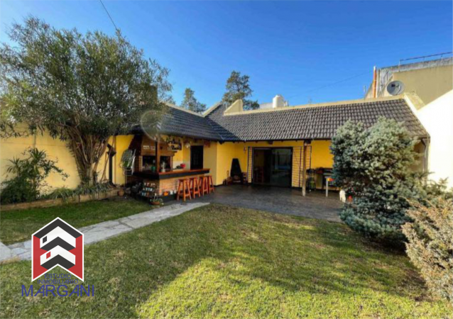 Excelente casa 5 AMB c/ Cochera + Jardin + Pileta