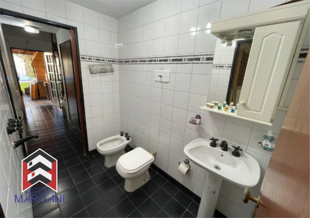 Excelente casa 5 AMB c/ Cochera + Jardin + Pileta