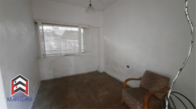 Casa 3 AMB c/ E. Vehiculo- s/ Lote 164m2-EXCELENTE UBICACION