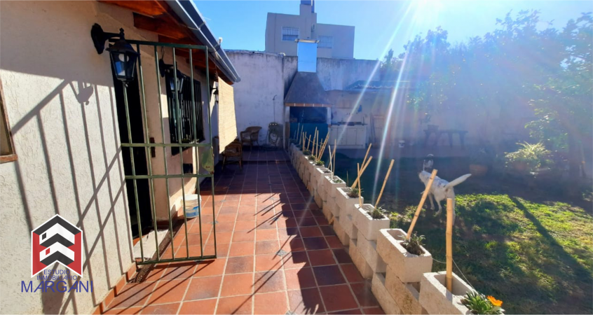 Excelente CHALET 4 AMB c/ 2 Garage + Patio / Jardin