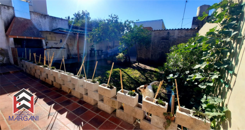 Excelente CHALET 4 AMB c/ 2 Garage + Patio / Jardin