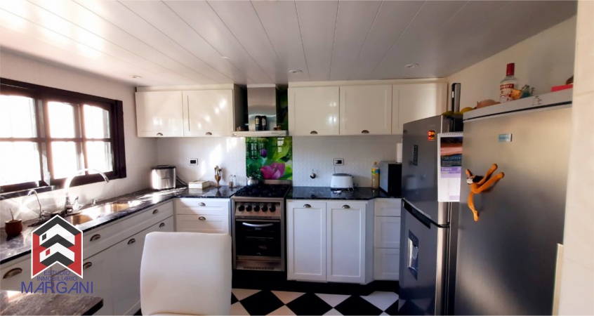 Excelente CHALET 4 AMB c/ 2 Garage + Patio / Jardin