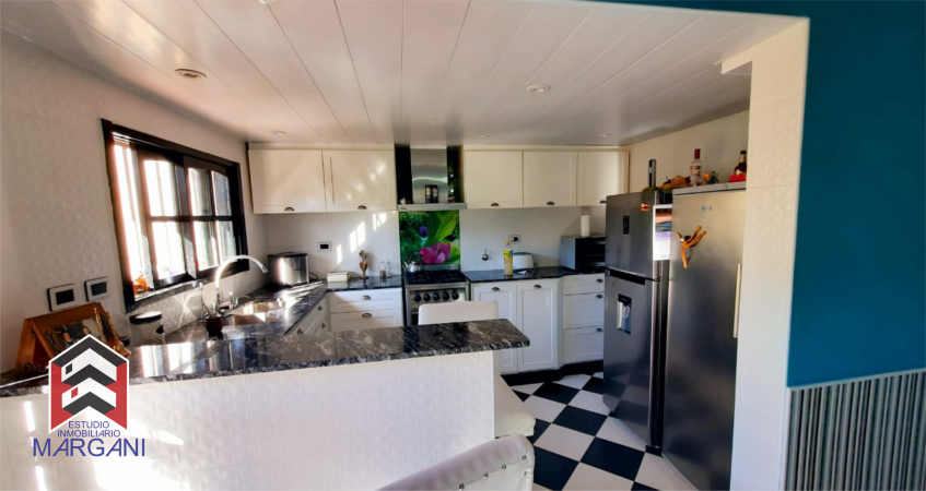 Excelente CHALET 4 AMB c/ 2 Garage + Patio / Jardin
