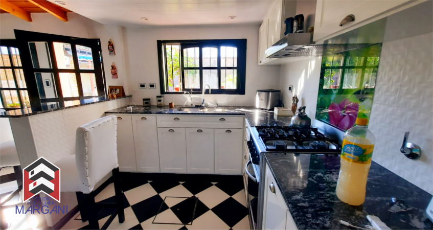 Excelente CHALET 4 AMB c/ 2 Garage + Patio / Jardin