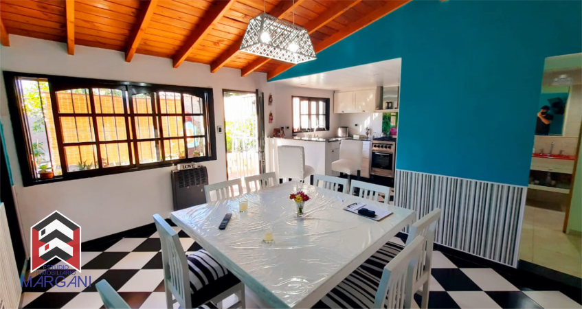 Excelente CHALET 4 AMB c/ 2 Garage + Patio / Jardin