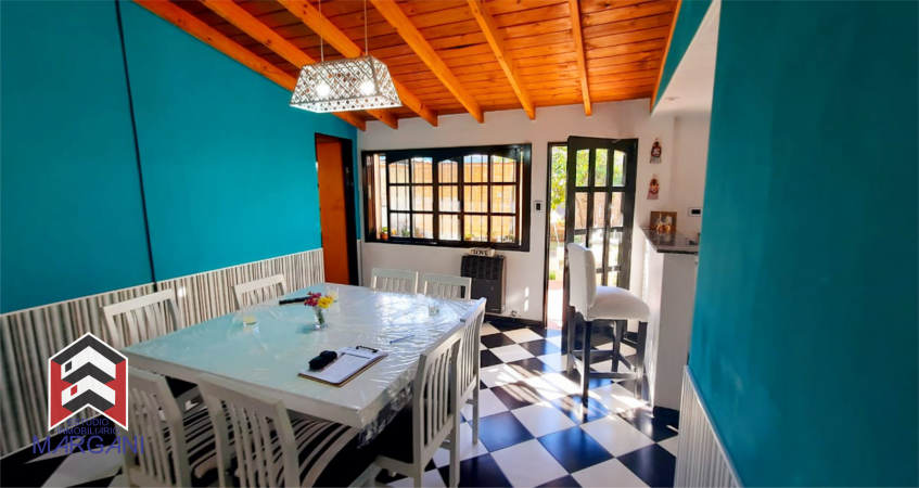Excelente CHALET 4 AMB c/ 2 Garage + Patio / Jardin
