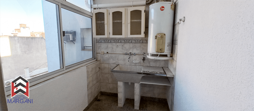 Excelente Departamento 3AMB Sobre importante avenida