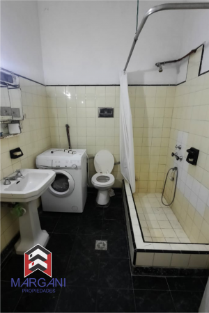Casa Multifamiliar 3 y 1 AMB Cochera Para 3 Autos Lote Propi