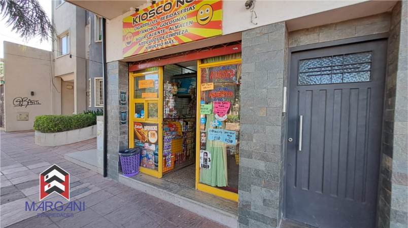 Excelente KIOSCO funcional en PLAZA BOMBERITOS