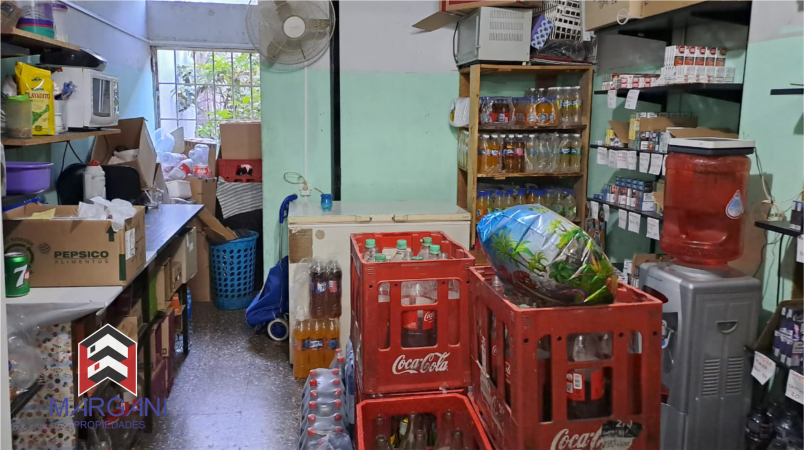 Excelente KIOSCO funcional en PLAZA BOMBERITOS