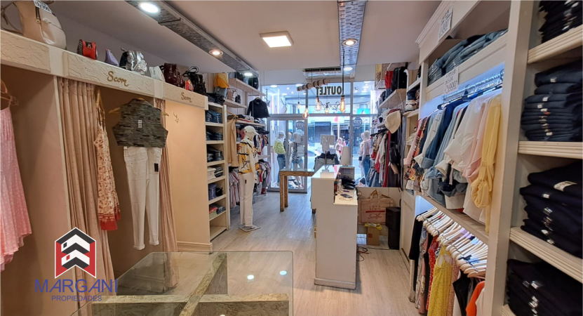 Local 100m2 Excelente ubicacion - PLENO CENTRO COMERCIAL -