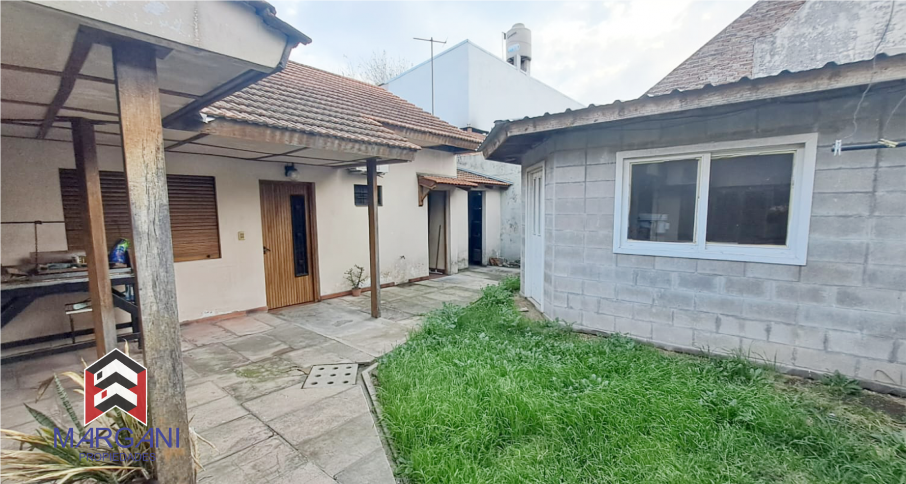 Casa 3 AMB + Dpto 2 AMB c/ Cochera y Patio