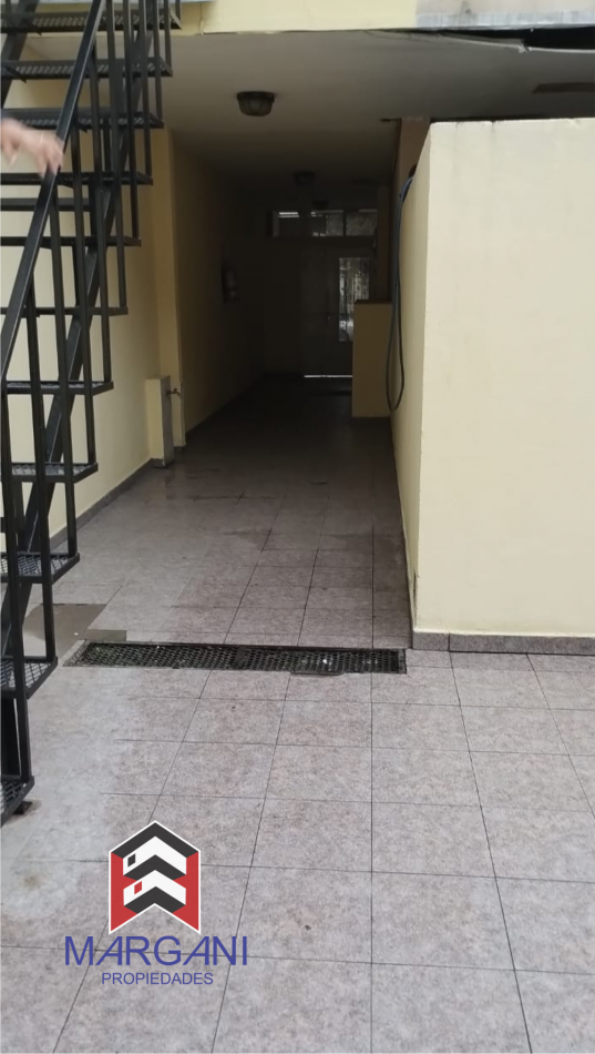 Excelente Departamento 2AMB 1° Piso al Frente c/ Balcon
