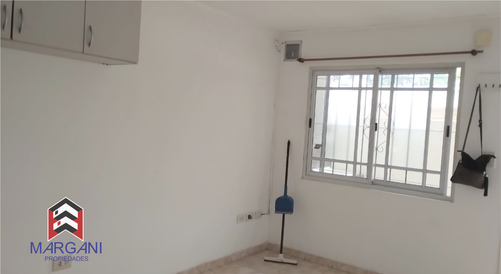 Excelente Departamento 2AMB 1° Piso al Frente c/ Balcon