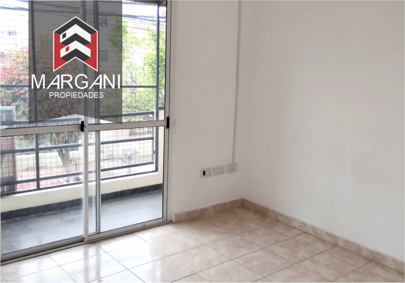 Excelente Departamento 2AMB 1° Piso al Frente c/ Balcon