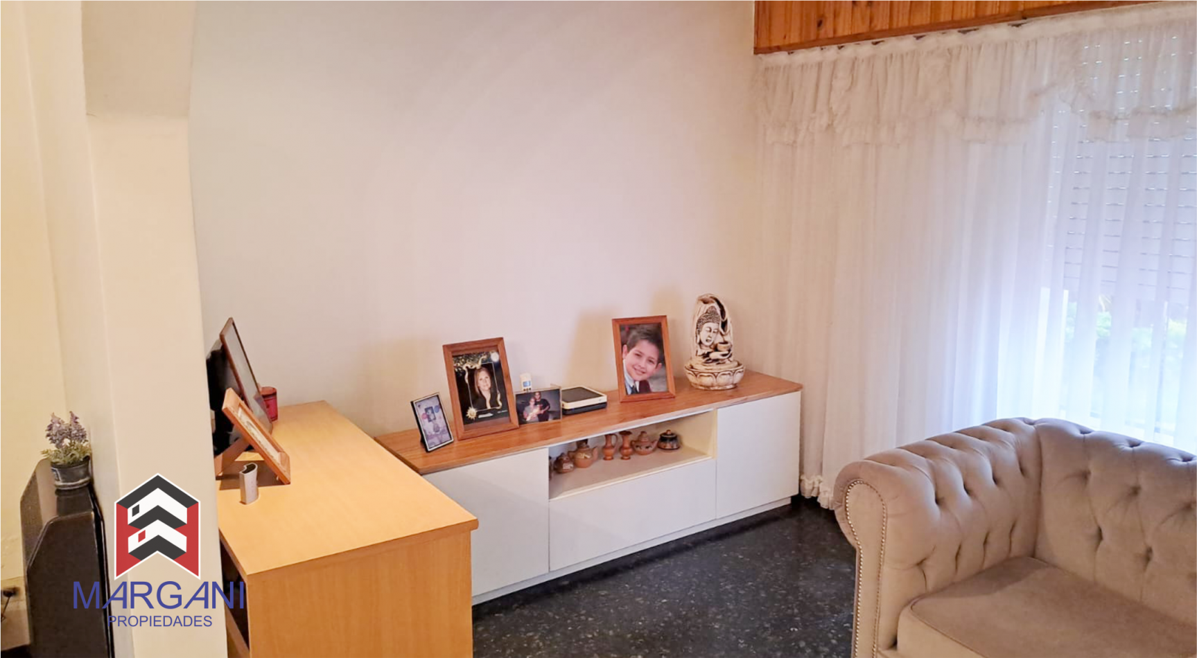 Excelente Casa 4AMB c/ Cochera cub. 3 autos + Jardin