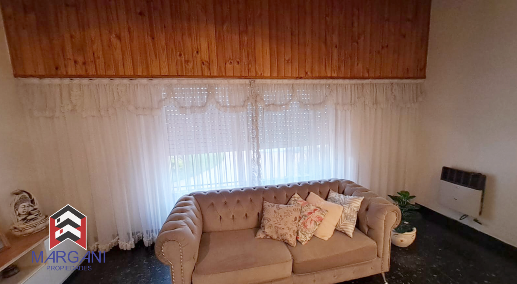 Excelente Casa 4AMB c/ Cochera cub. 3 autos + Jardin