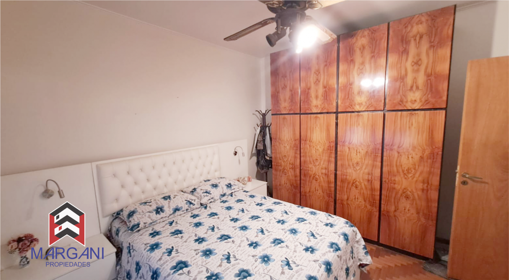 Excelente Casa 4AMB c/ Cochera cub. 3 autos + Jardin