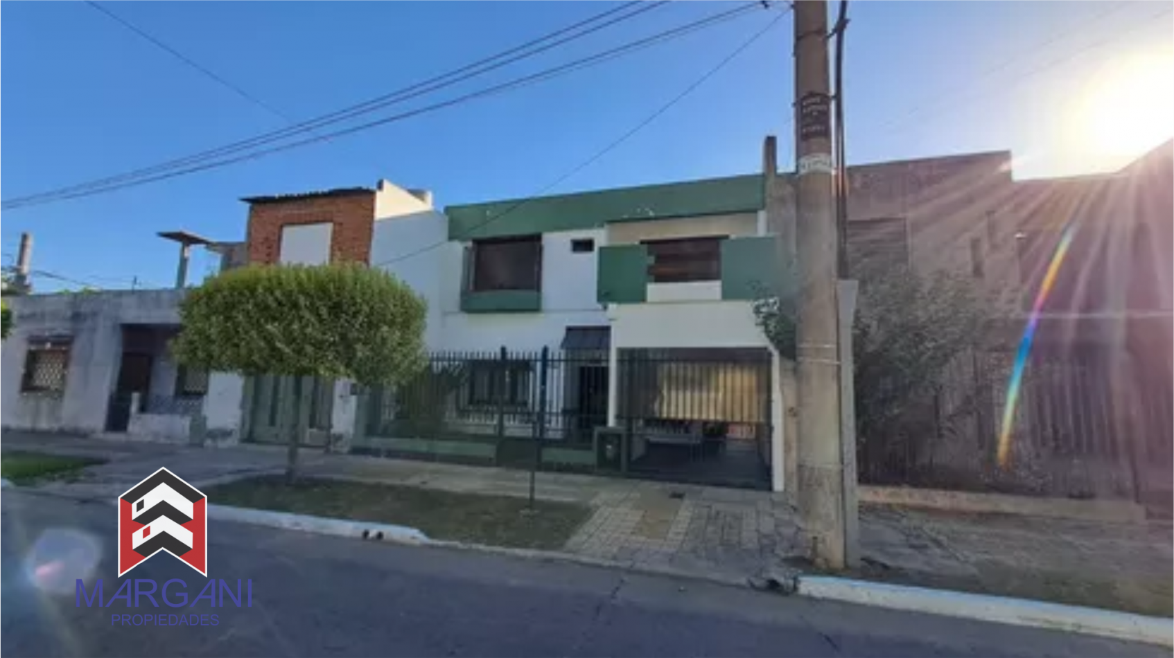 Excelente Casa de 6AMB C/ Cochera