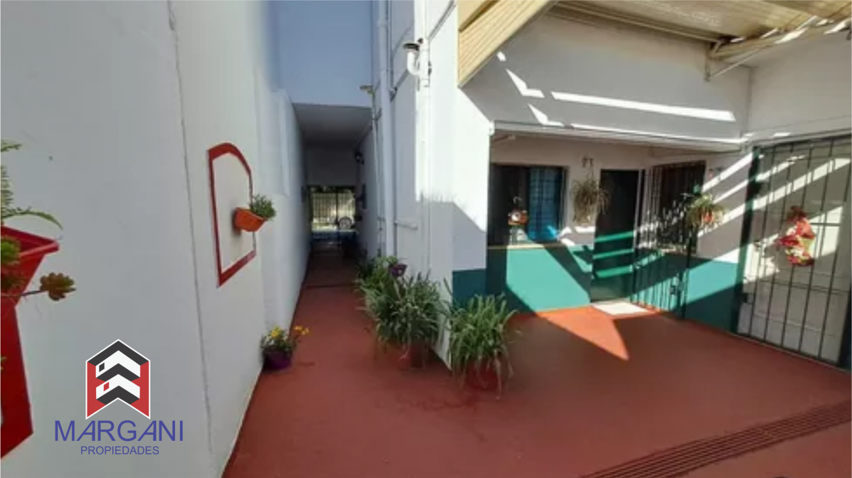 Excelente Casa de 6AMB C/ Cochera