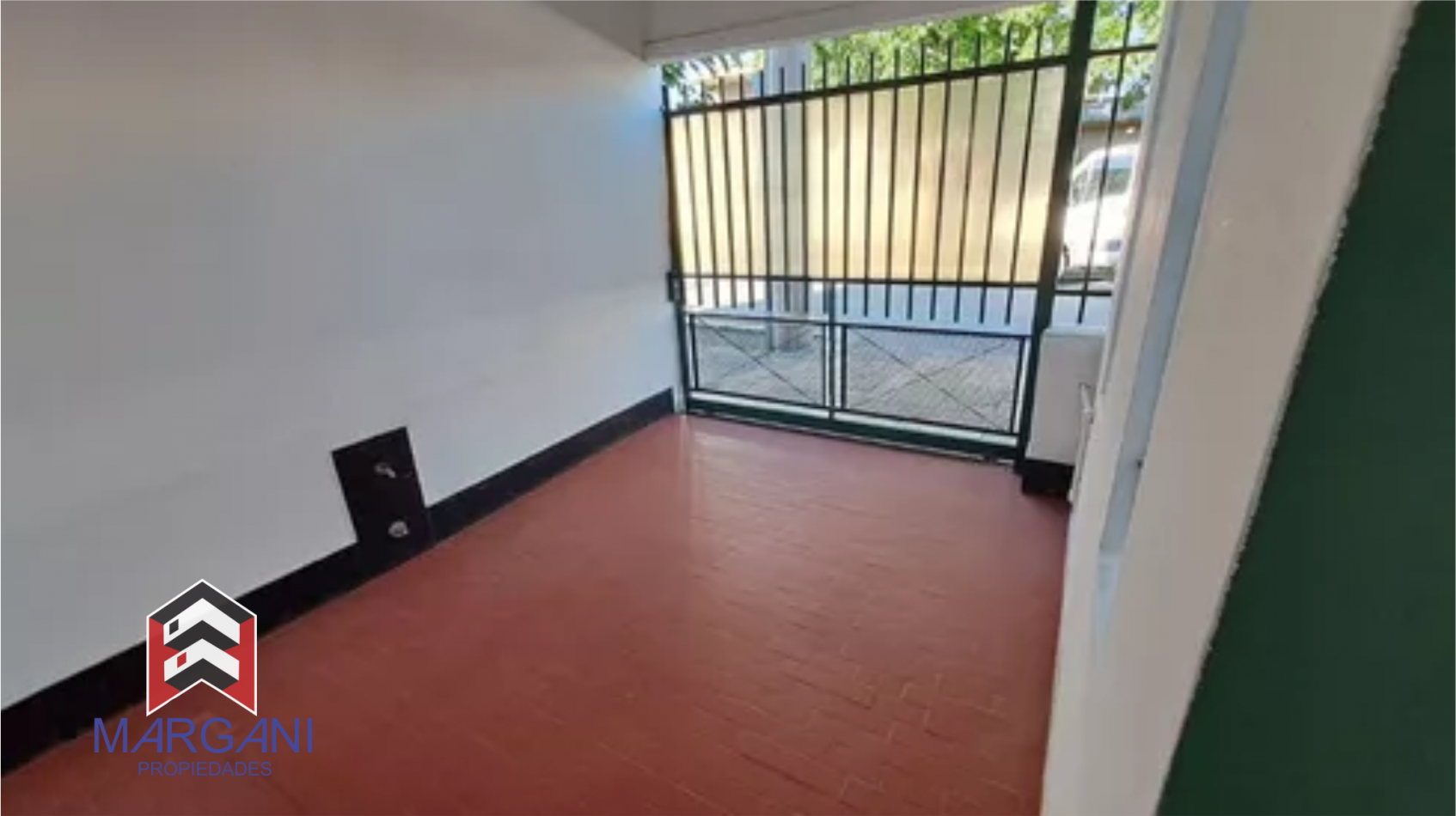 Excelente Casa de 6AMB C/ Cochera
