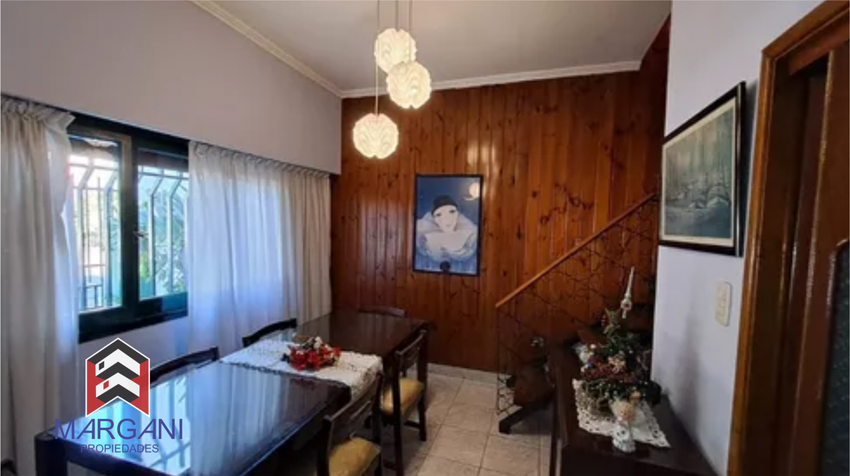 Excelente Casa de 6AMB C/ Cochera