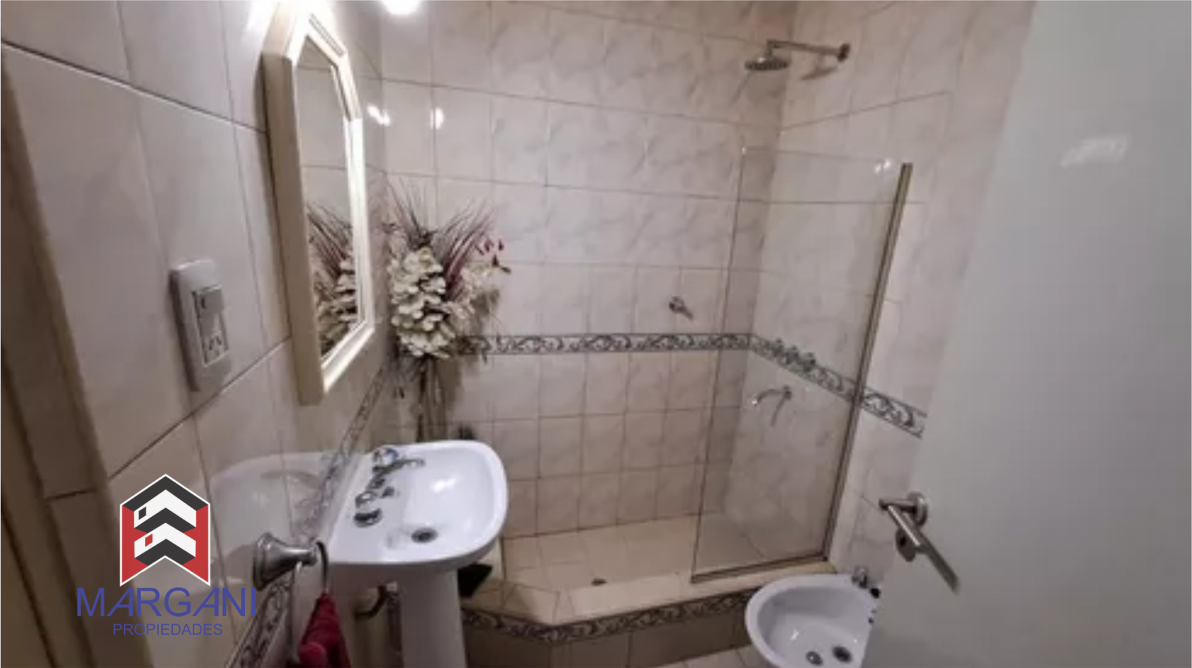Excelente Casa de 6AMB C/ Cochera