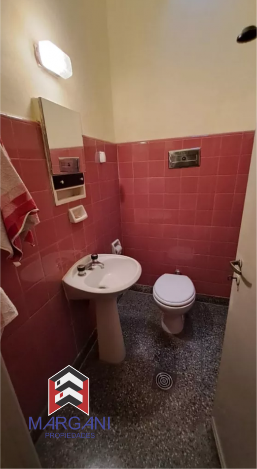 Excelente Casa de 6AMB C/ Cochera