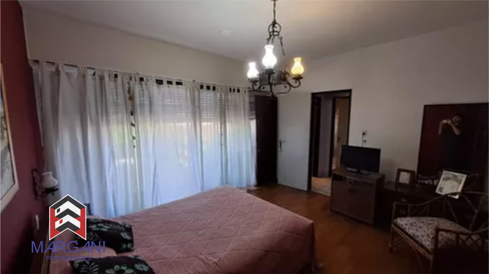 Excelente Casa de 6AMB C/ Cochera