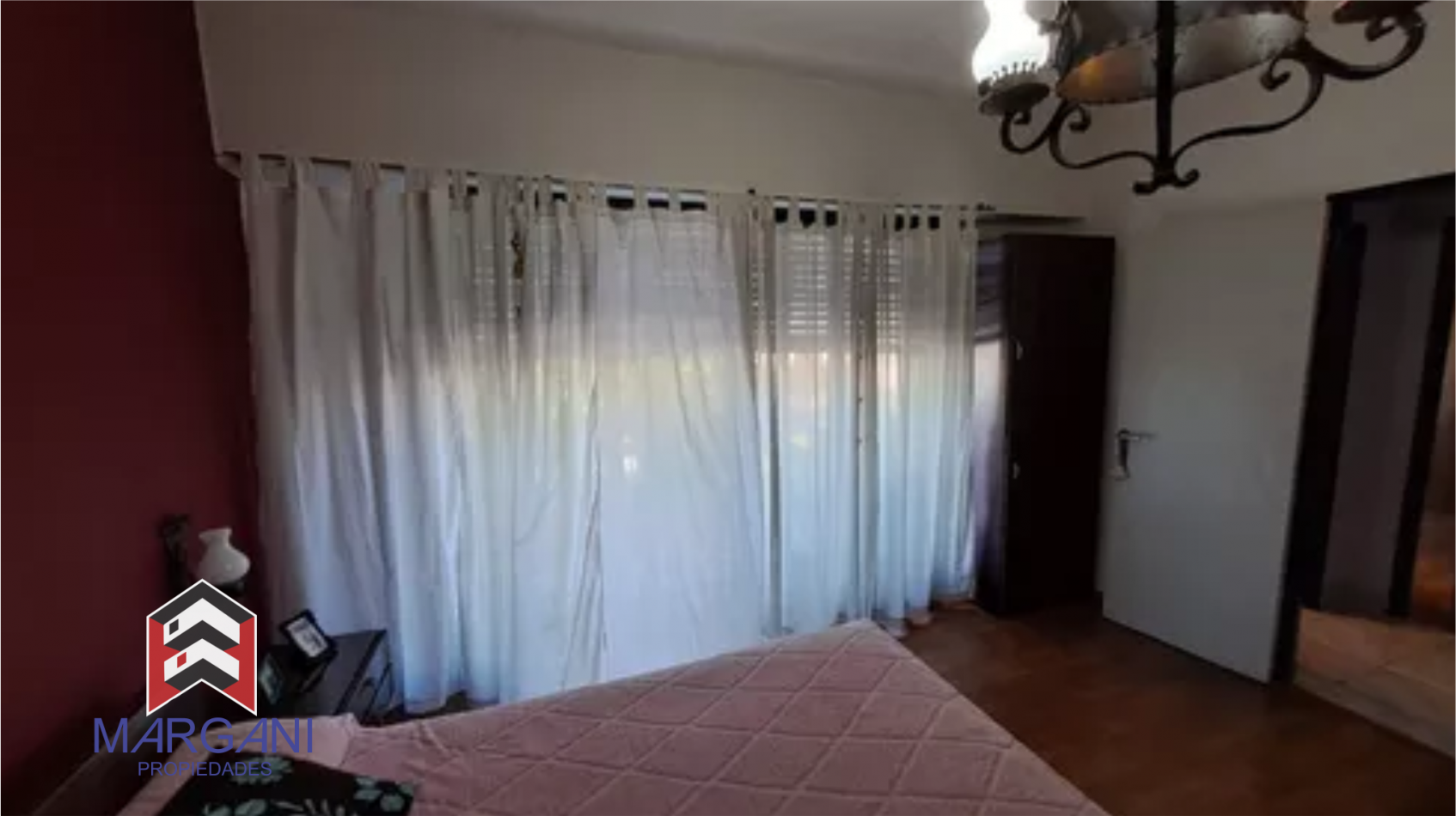 Excelente Casa de 6AMB C/ Cochera