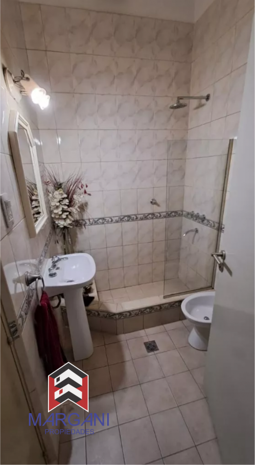 Excelente Casa de 6AMB C/ Cochera