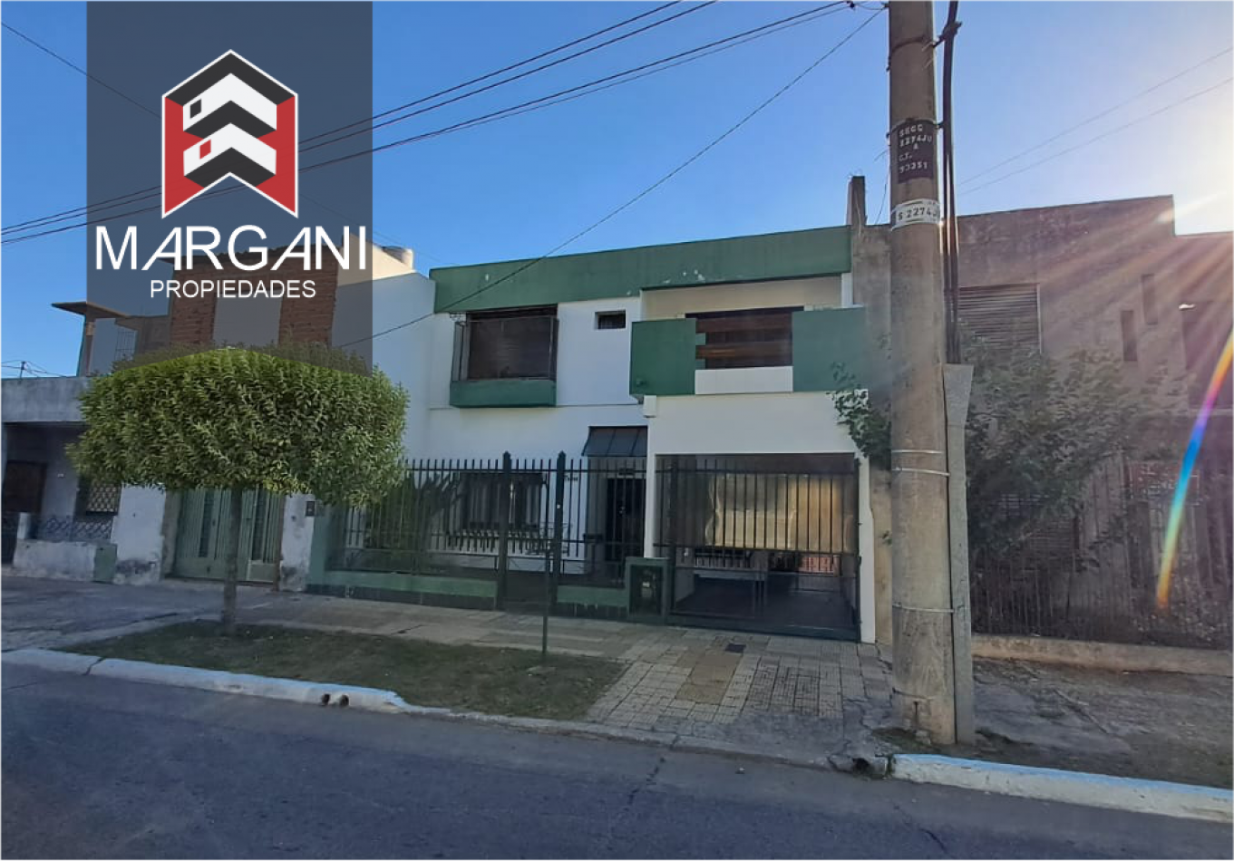 Excelente Casa de 6AMB C/ Cochera