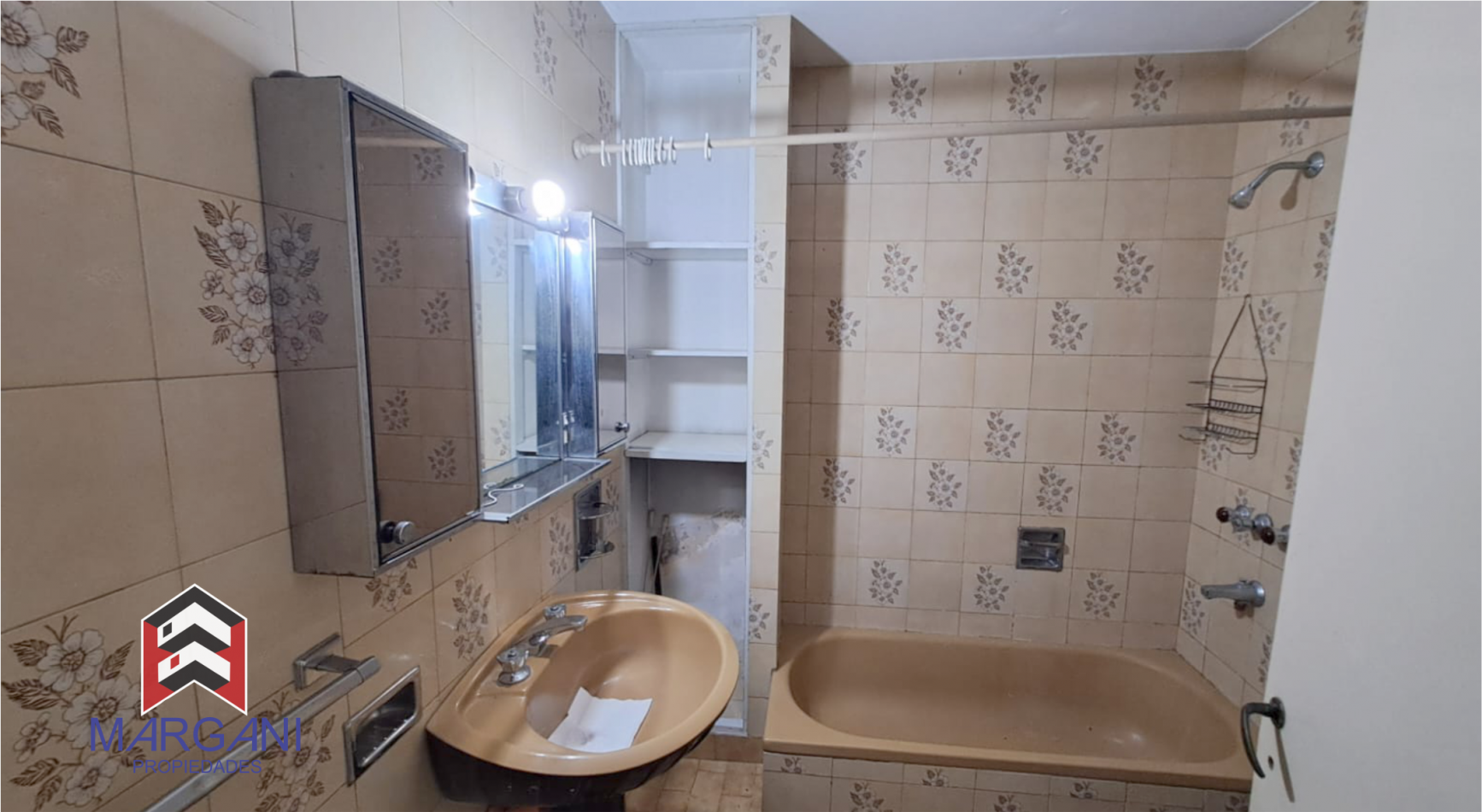 2 Departamentos 3AMB C/U c/ Patio - OPORTUNIDAD -